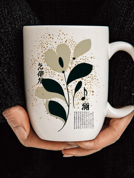 Elegantni Cvetni Dizajn Sa Japanskim Tekstom Na šolji Solja